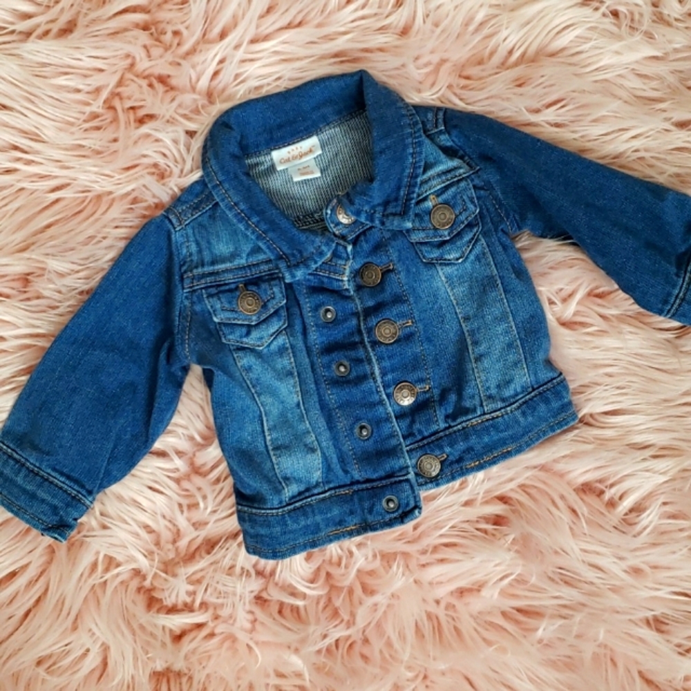 Brand New. Never worn. Cat & jack jean jacket 0-3 mos